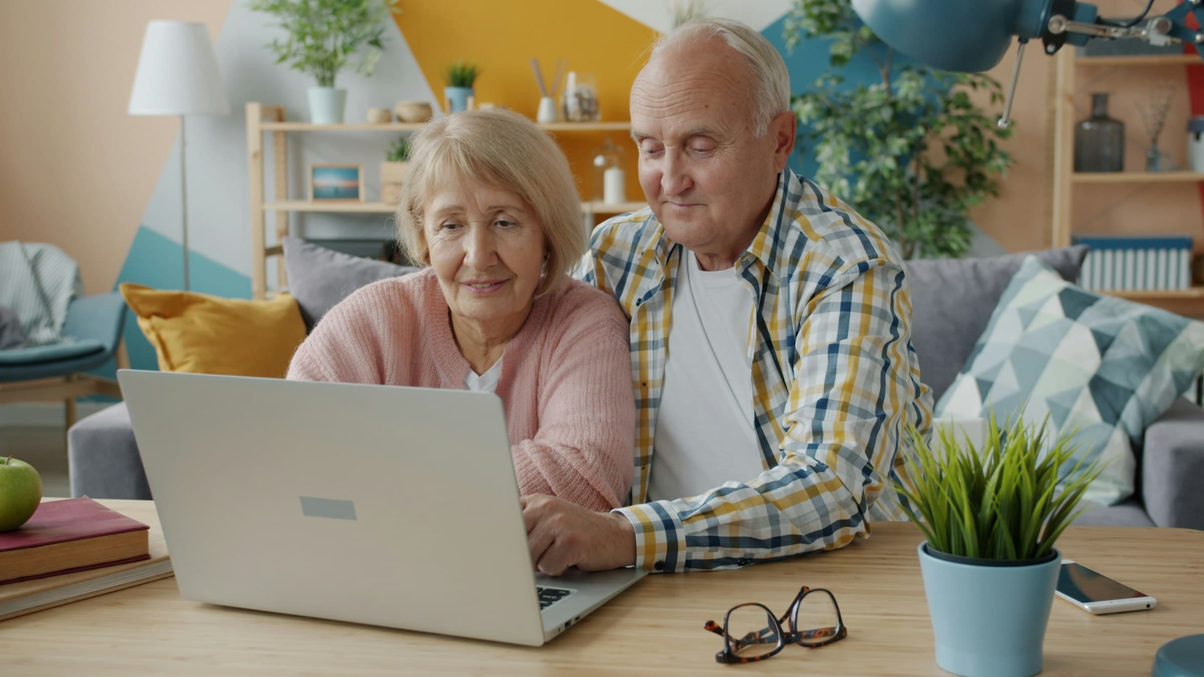 NJ senior couple comparing Medicare plans on a laptop at home